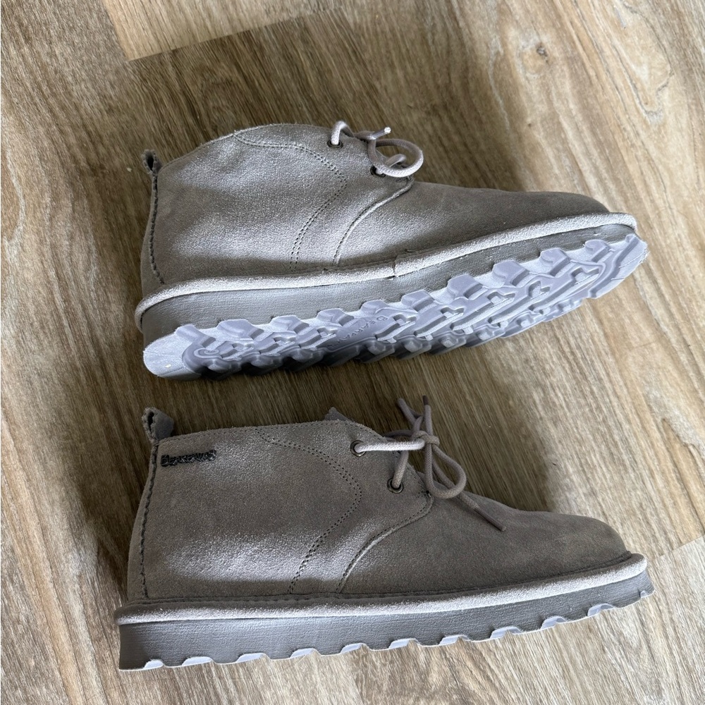 Genuine Suede Shearling Bearpaw Chukka Slip-On Bootie Size 8